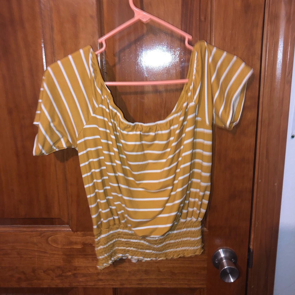 Off the shoulder cropped shirt